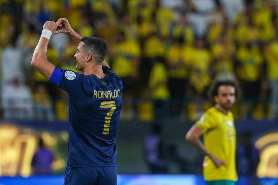Cristiano Ronaldo festeja o golo perante o Al-Khaleej