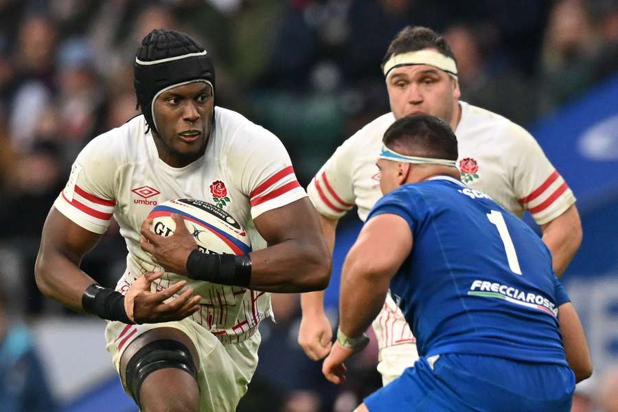 Italy's prop Danilo Fischetti vies with England's lock Maro Itoje during the Six Nations match between England and Italy at Twickenham