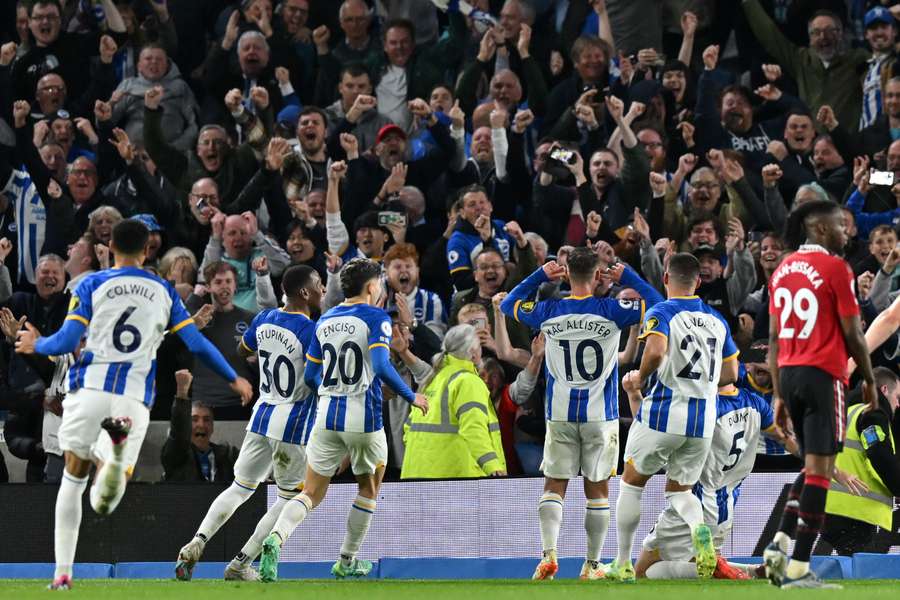 Brighton's Argentinian midfielder Alexis Mac Allister (C) celebrates after scoring their goal from the penalty spot