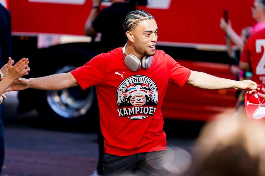 Sergino Dest celebrates winning the league with PSV