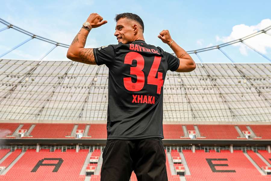 Granit Xhaka foi apresentado no Bayer Leverkusen