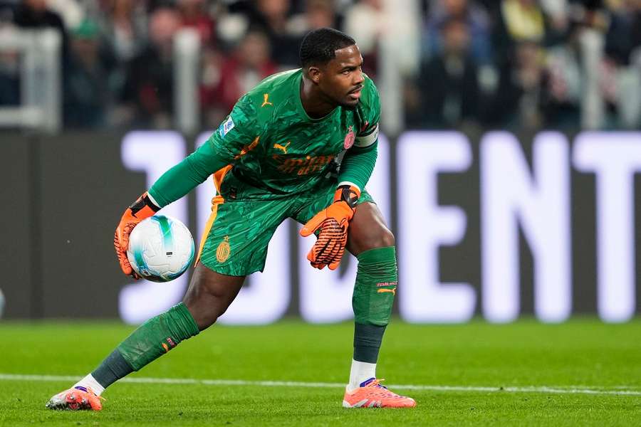 Bayern Munich have their eye on Mike Maignan