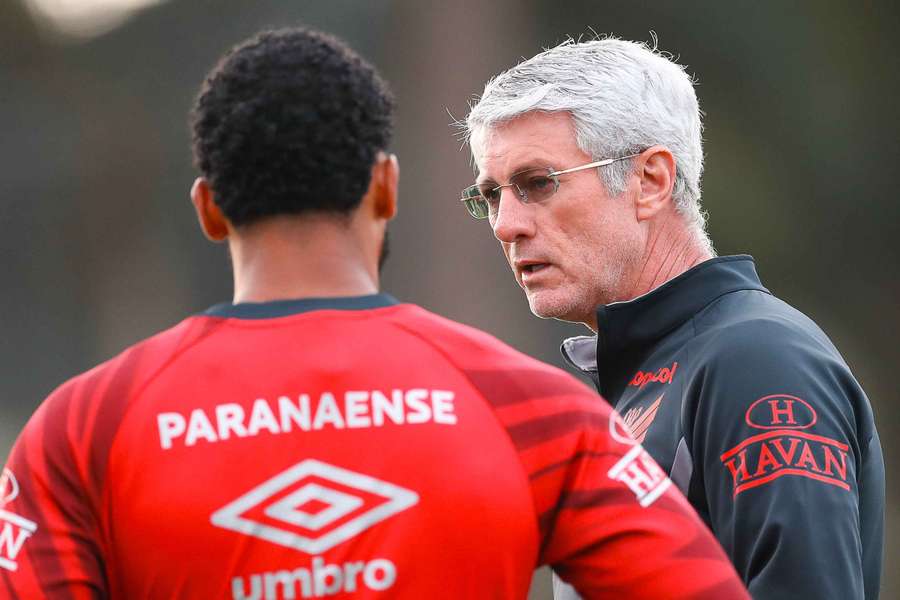 Athletico-PR de Odair Hellmann faz grande campanha no Brasileirão Athletico-PR de Odair Hellmann faz grande campanha no Brasileirão