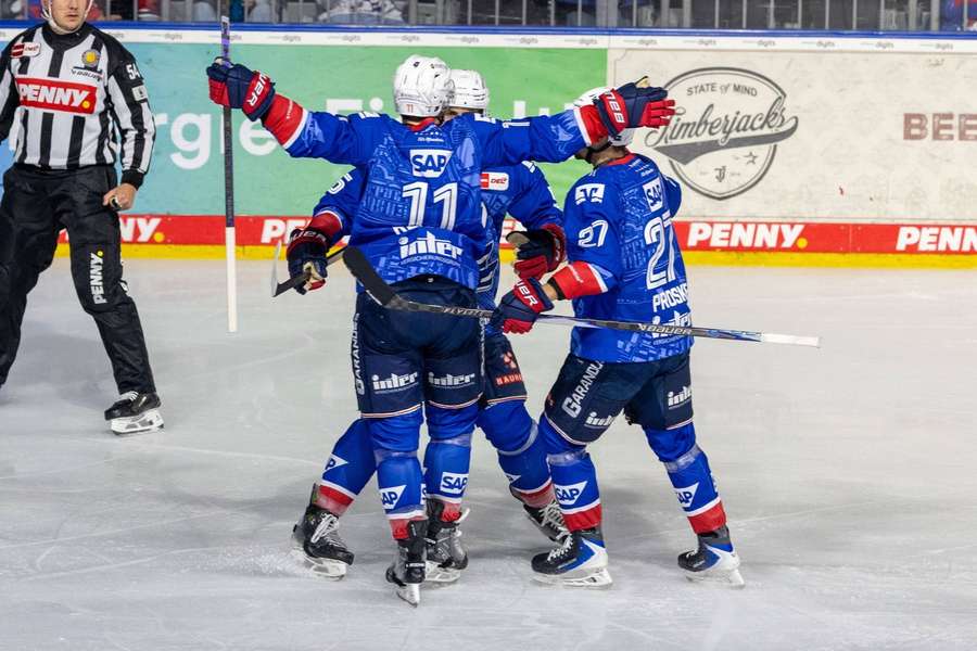 Jubel bei den Adlern Jubel bei den Adlern