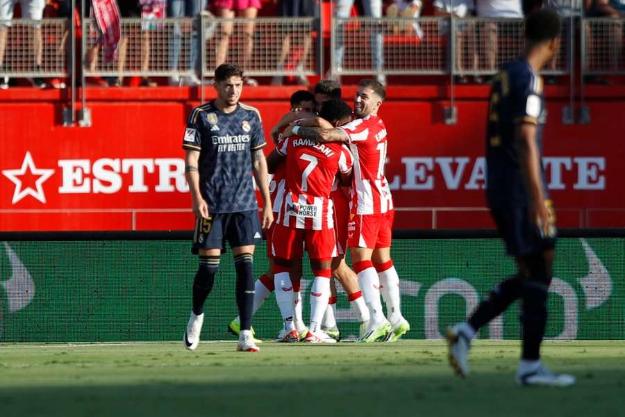Los jugadores del Almería celebran un gol ante el Real Madrid