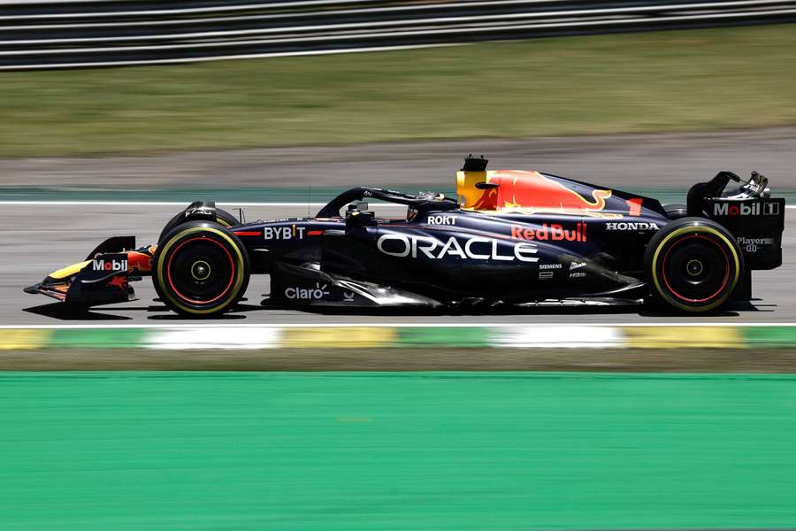 Max Verstappen z Red Bulla wygrał sprint na Interlagos przed niedzielnym GP Brazylii