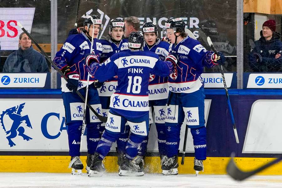 Výber NCAA si zahrá finále Spengler Cupu.