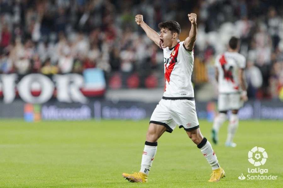 El Rayo Vallecano le ganó al Elche por 2-1 con gol de Unai en el minuto 95