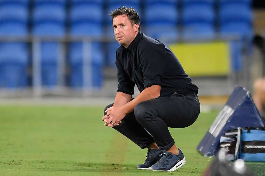 Robbie Fowler foi demitido