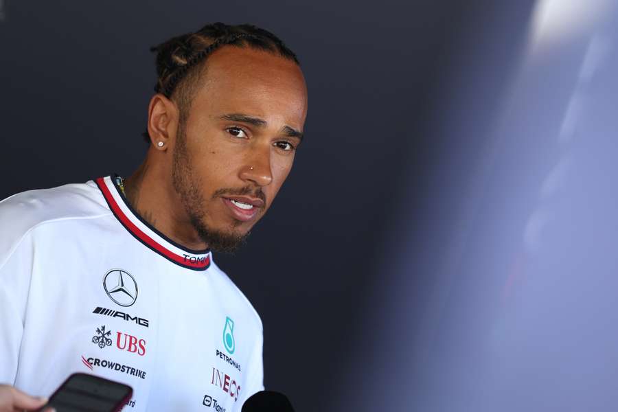Hamilton e a Mercedes estão à beira de assinar um novo contrato