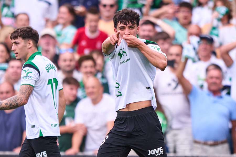 Sergio Martínez celebra su primer gol en LaLiga con el Racing Sergio Martínez celebra su primer gol en LaLiga con el Racing