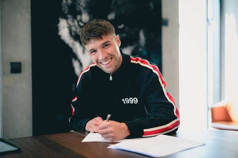 Obránce Adam Gabriel zůstává v Midtjyllandu.