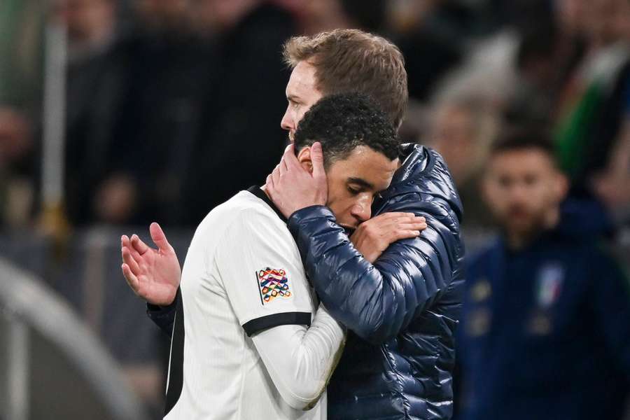Nagelsmann e Musiala em jogo da seleção da Alemanha
