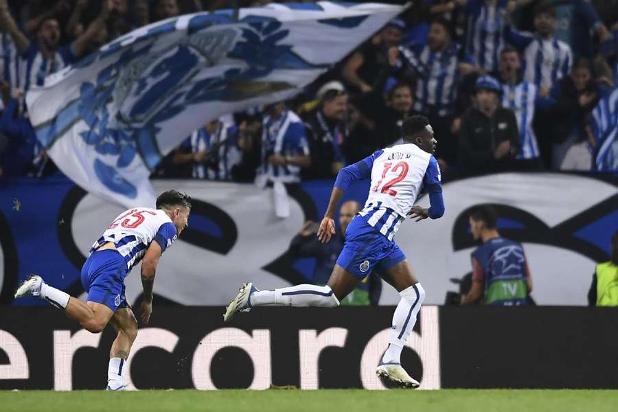 Porto vence Leverkusen por 2 a 0 e conquista 1ª vitória na Champions