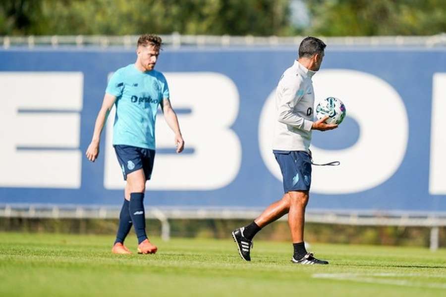 Stephen Eustaquio e Grujic falham treino do FC Porto