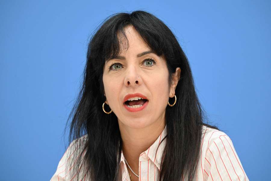 Elif Eralp volta a manifestar-se contra os Jogos Olímpicos em Berlim Elif Eralp volta a manifestar-se contra os Jogos Olímpicos em Berlim