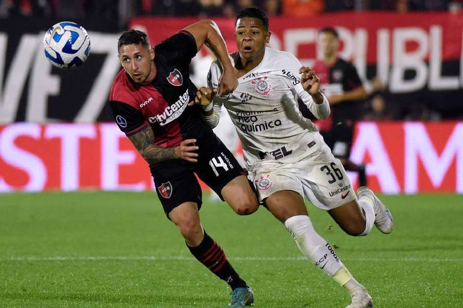 Newell's Old Boys e Corinthians não conseguiram sair do zero  no marcador: melhor para o Timão