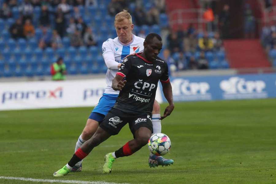 Tanko se v pardubickém dresu opět představí proti Baníku, za nějž v minulosti hrával. Tanko se v pardubickém dresu opět představí proti Baníku, za nějž v minulosti hrával.