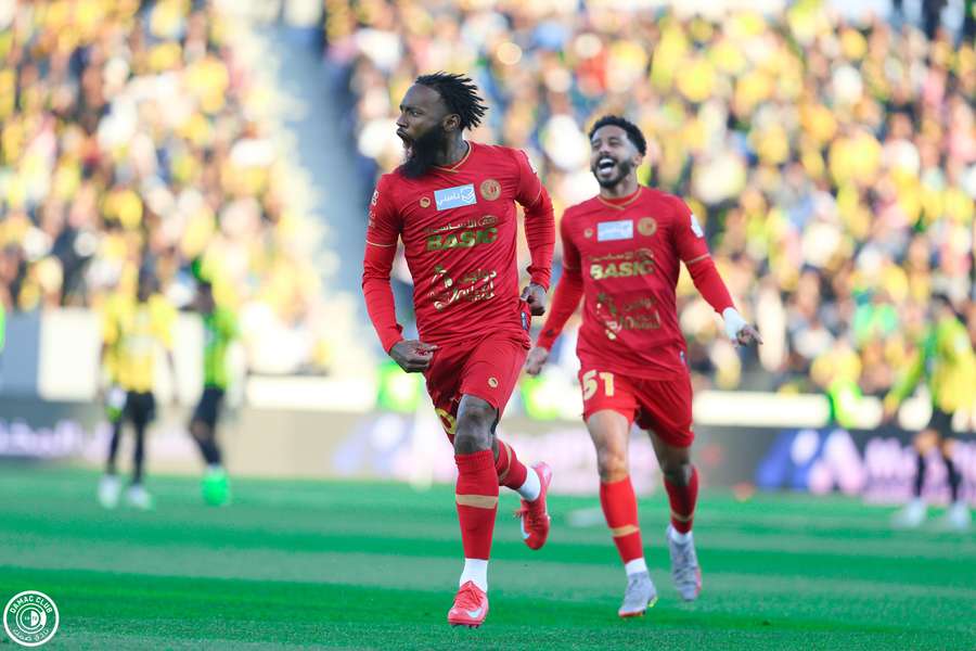 N'Kodou bisou pelo Damac diante do Al Ittihad