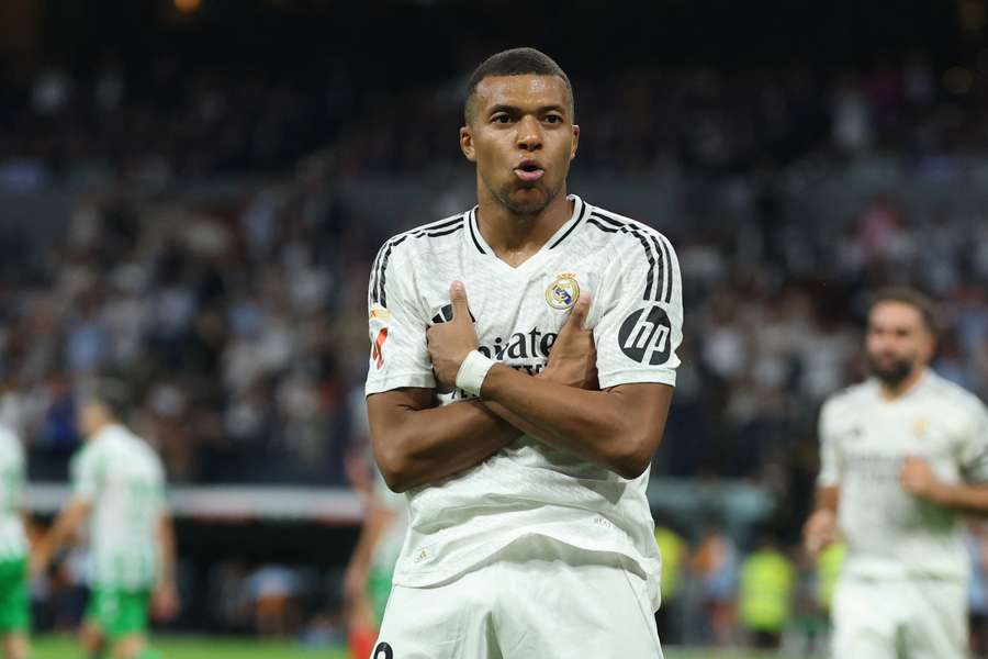 Mbappé celebra su gol al Betis.