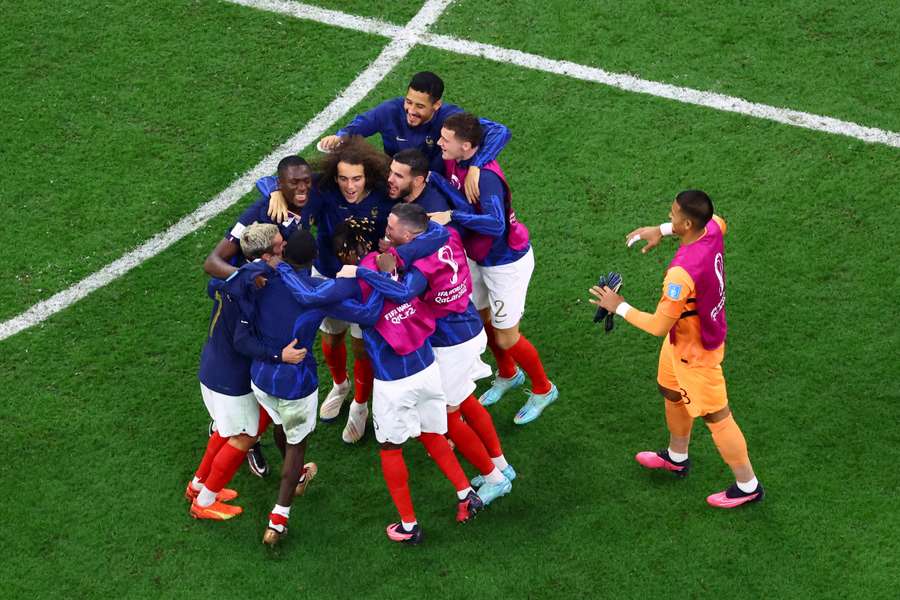 France celebrating their victory