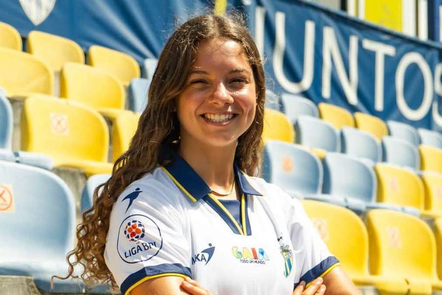 Matilde Nave assina pelo Valadares Gaia Matilde Nave assina pelo Valadares Gaia
