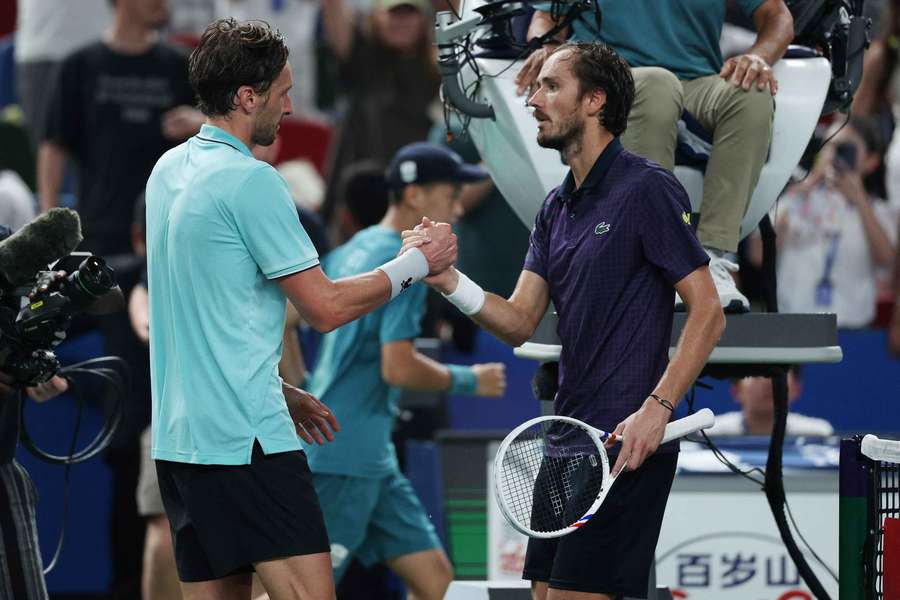Rinderknech and Medvedev shake hands