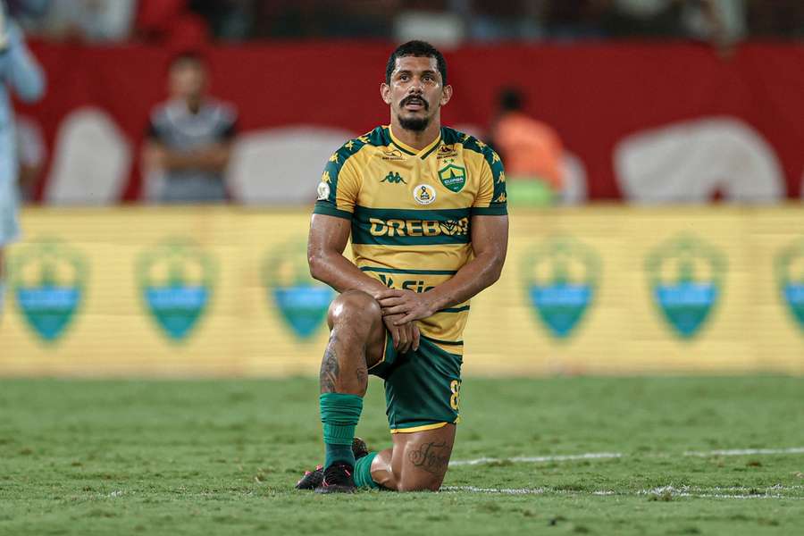Dourado volta à Série B após quatro anos no Brasileirão