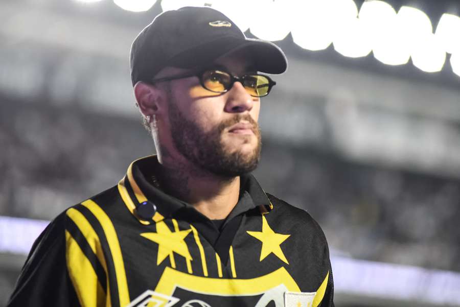 Neymar provocou e recebeu o troco da torcida do Atlético-MG