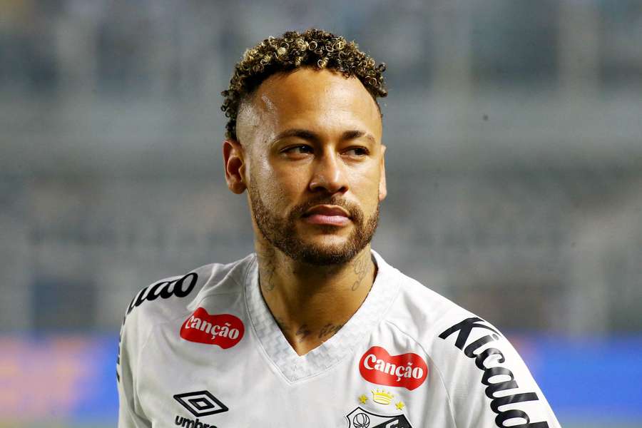 Neymar ficará fora para tratar de lesão no joelho esquerdo
