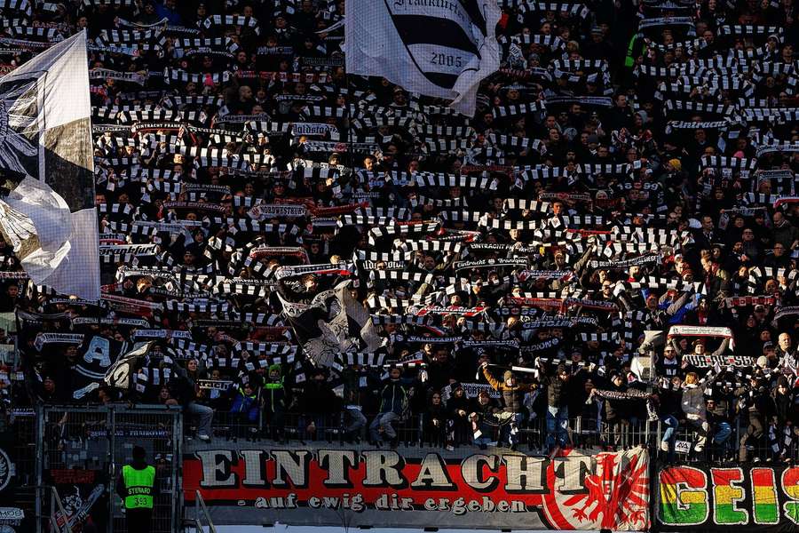 Suporterii echipei Eintracht Frankfurt