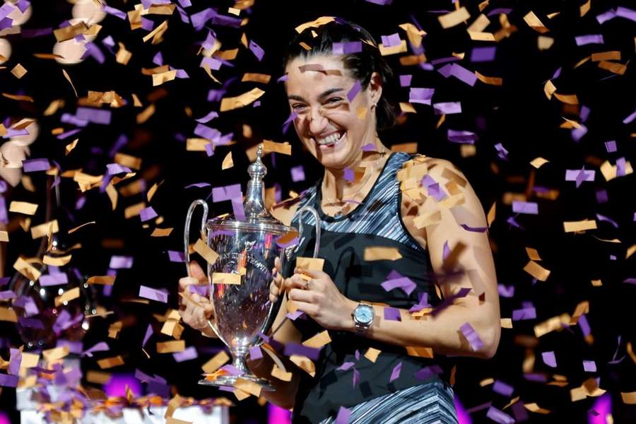 Caroline Garcia tine pentru prima data in mana Trofeul Campioanelor 
