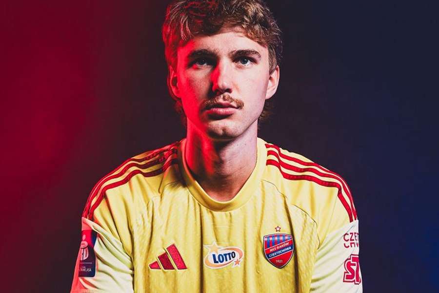 DONE DEAL: Villa keeper Zych joins Raków Częstochowa
