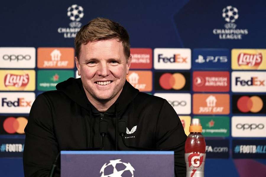 Eddie Howe em conferência de imprensa no Parc des Princes na segunda-feira