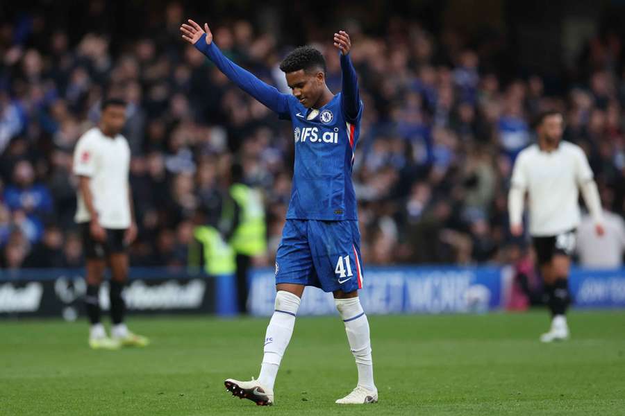 Chelsea boss Rosenior: Estevao? There is no ceiling