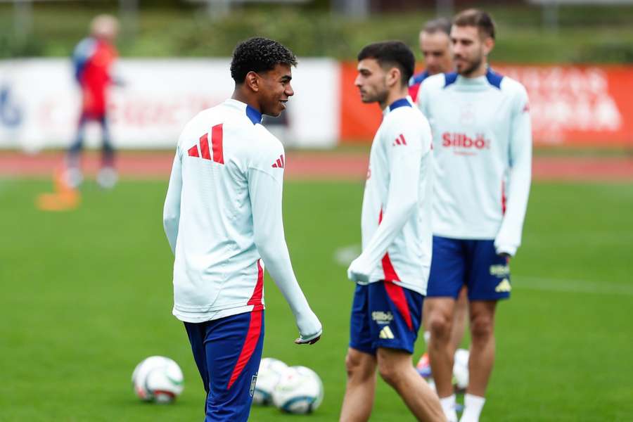 Lamine Yamal, en un entrenamiento con España