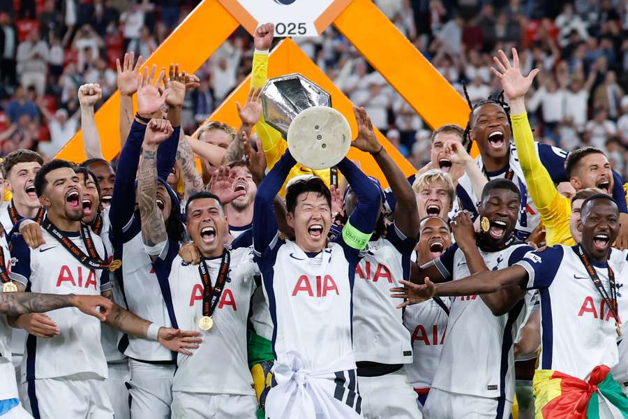 Son Heung-min nu a primit medalie la ceremonia de premiere