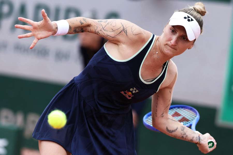 Markéta Vondroušová v Paříži postupuje.