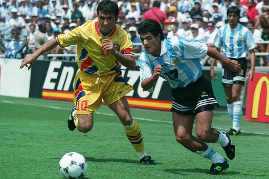 Hagi e Ortega no Roménia-Argentina do Campeonato do Mundo de 1994