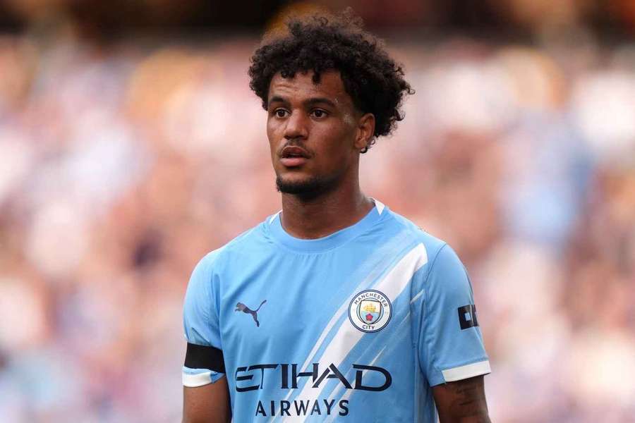 Fulham sign Man City winger Oscar Bobb