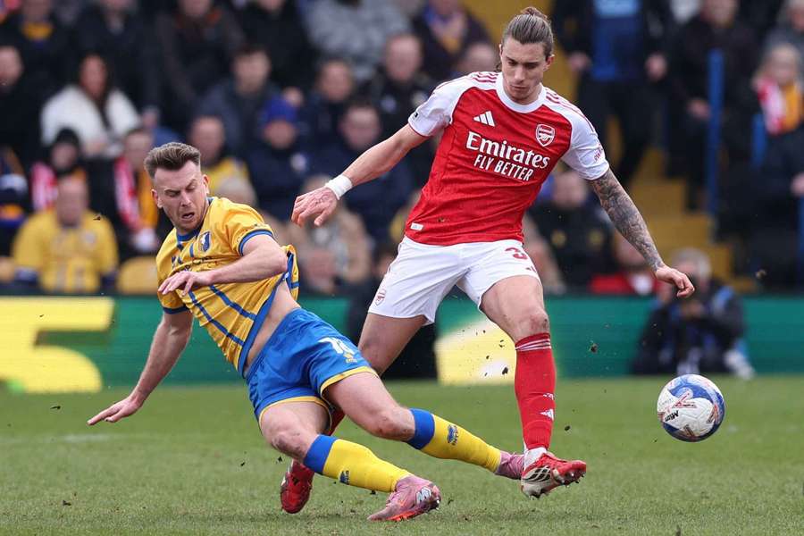 Juventus planning  to test Arsenal's resolve with Calafiori offer