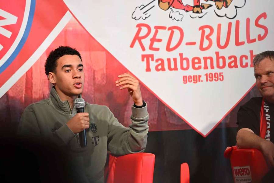 Musiala beim Neujahrsbesuch des Fanclubs Red Bull Taubenbach