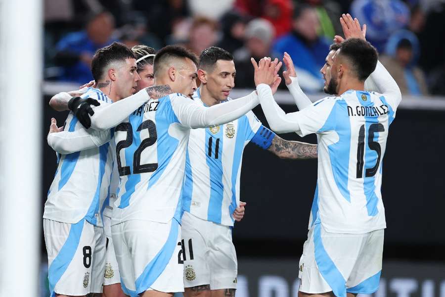 Argentina não teve dificuldades para derrotar El Salvador