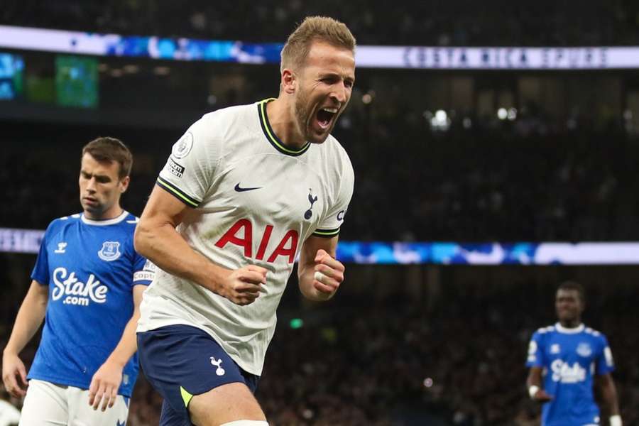 Kane celebrates scoring against Everton