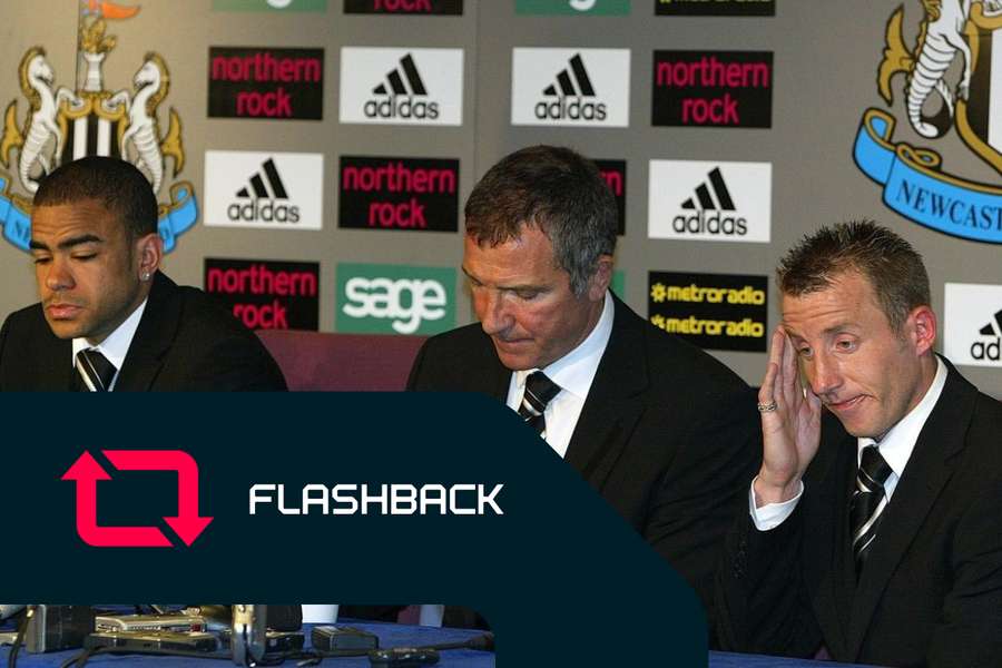 Os jogadores do Newcastle, Kieron Dyer (à esquerda) e Lee Bowyer (à direita) com o seu treinador Graeme Souness (ao centro)