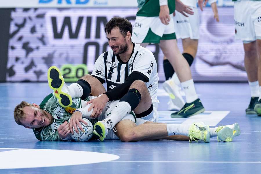 Mathias Gidsel und Domagoj Duvnjak bei Supercup.