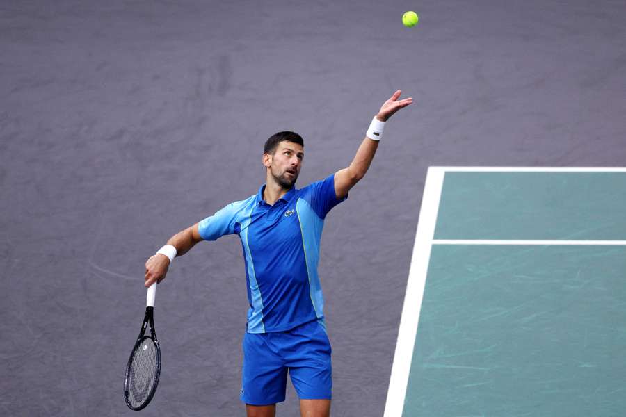 Novak Djokovic se impune la Paris