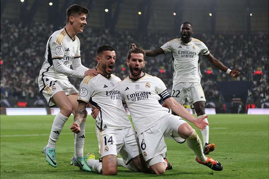 Güler, Joselu, Nacho y Rüdiger celebran un gol ante el Atlético en la Supercopa