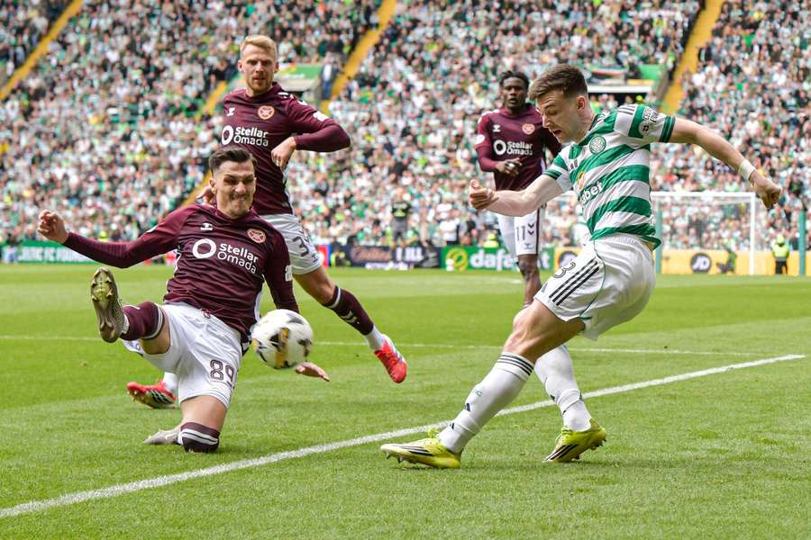 Ruka Kyziridisa znamenala penaltu pre Celtic.