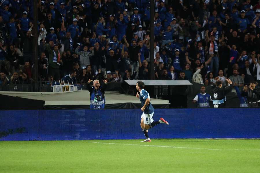 Fotis Ioannidis celebra golo contra os Países Baixos Fotis Ioannidis celebra golo contra os Países Baixos